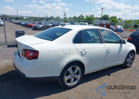 2008 Volkswagen Jetta Se/Sel из США, поврежденный, VIN 3VWRZ71KX8M012247